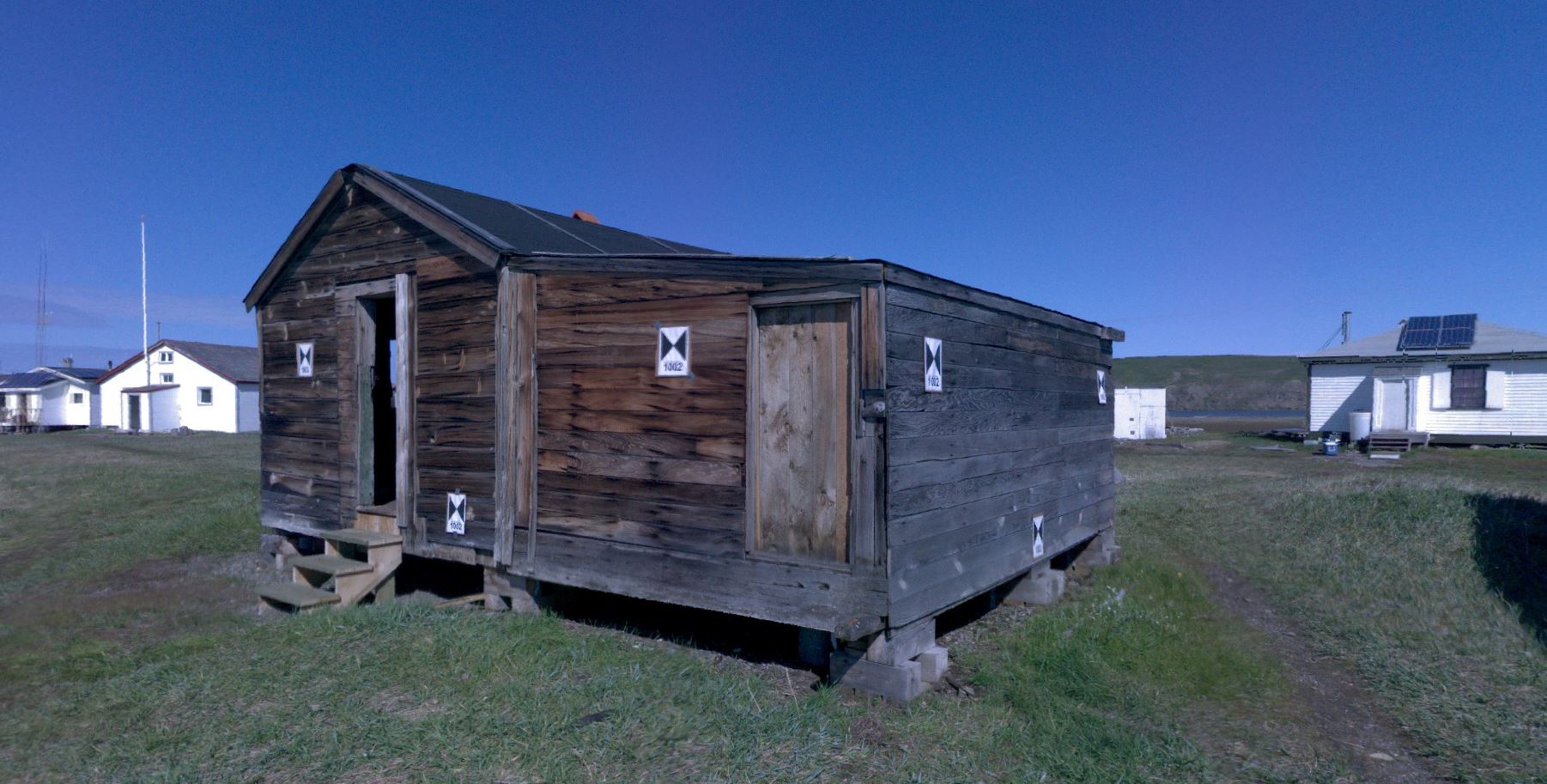 Panoramic view of scanning location 3 of the exterior of Small House no.11 on Herschel Island