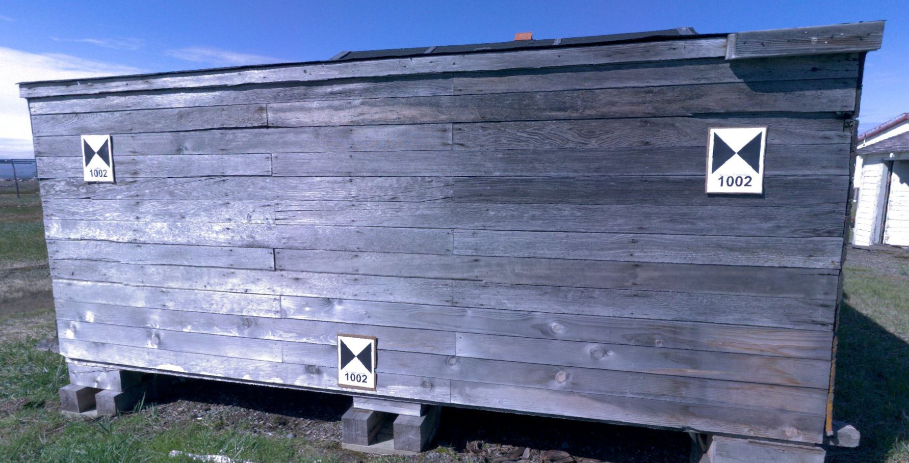 Panoramic view of scanning location 5 of the exterior of Small House no.11 on Herschel Island
