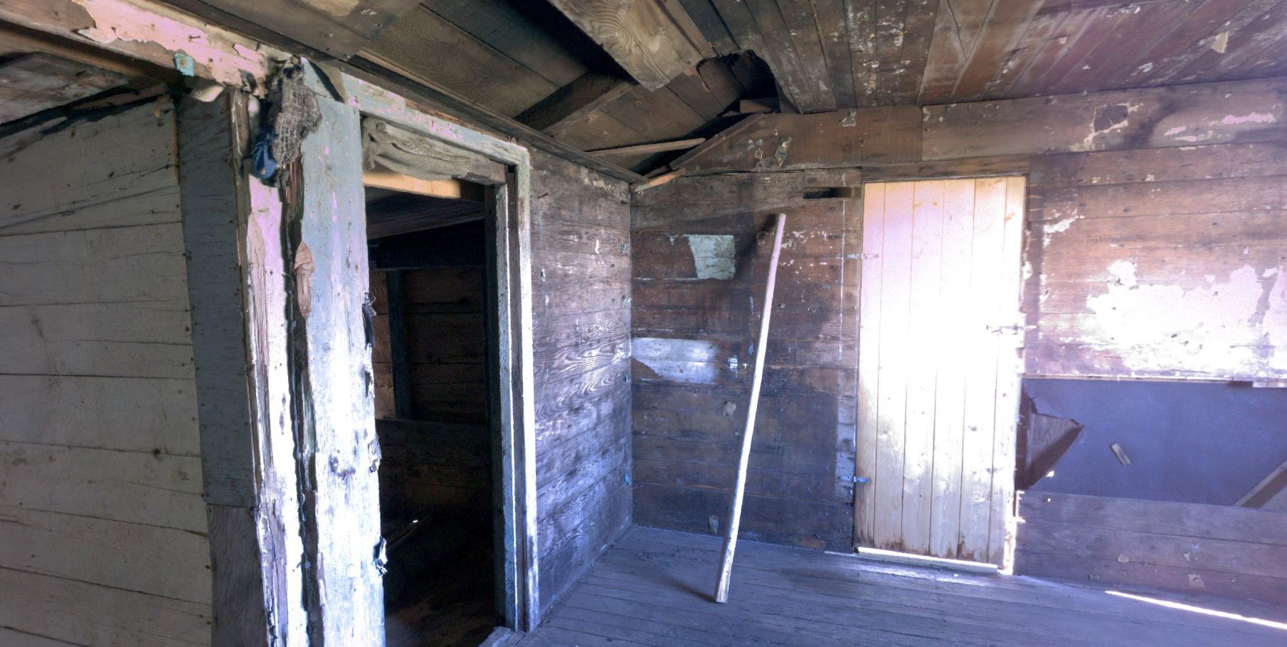 Panoramic view of scanning location 5 of the interior of Small House no.11 on Herschel Island